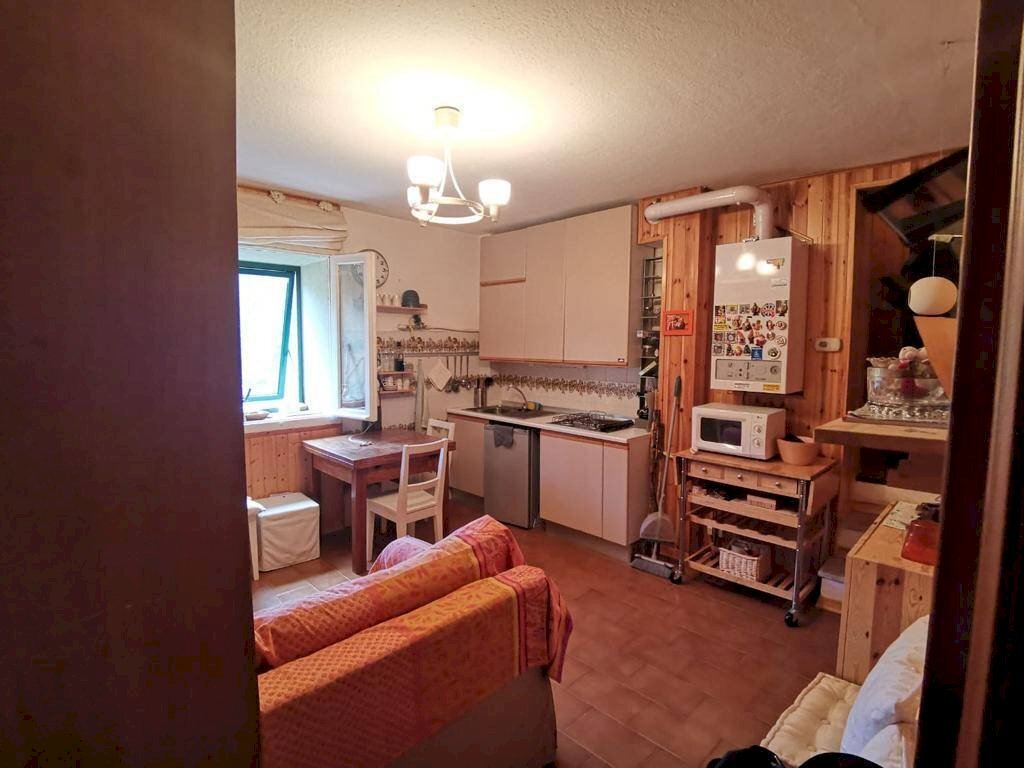 appartamento in vendita a Lizzano in Belvedere in zona Madonna dell'Acero