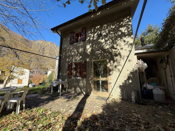 casa indipendente in vendita a Lizzano in Belvedere in zona Poggiolforato