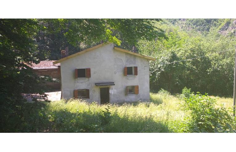 casa indipendente in vendita a Lizzano in Belvedere in zona Poggiolforato