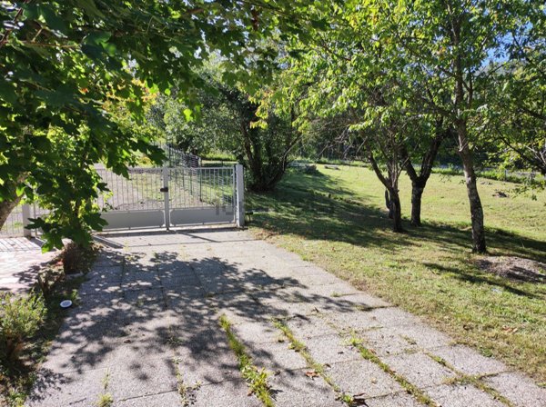 appartamento in vendita a Lizzano in Belvedere in zona Farnè