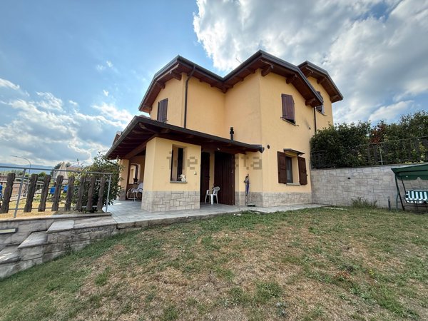 casa indipendente in vendita a Lizzano in Belvedere in zona Gabba