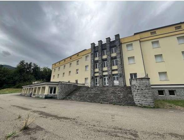 intera palazzina in vendita a Lizzano in Belvedere in zona Vidiciatico