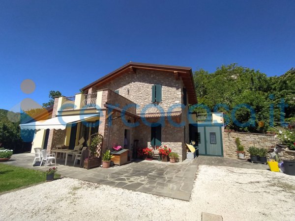 casa indipendente in vendita a Loiano in zona Quinzano