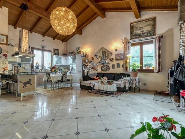 casa indipendente in vendita a Loiano