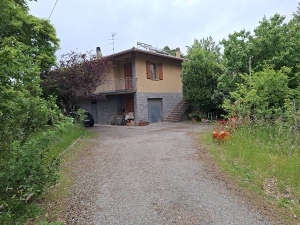 casa indipendente in vendita a Loiano in zona Quinzano