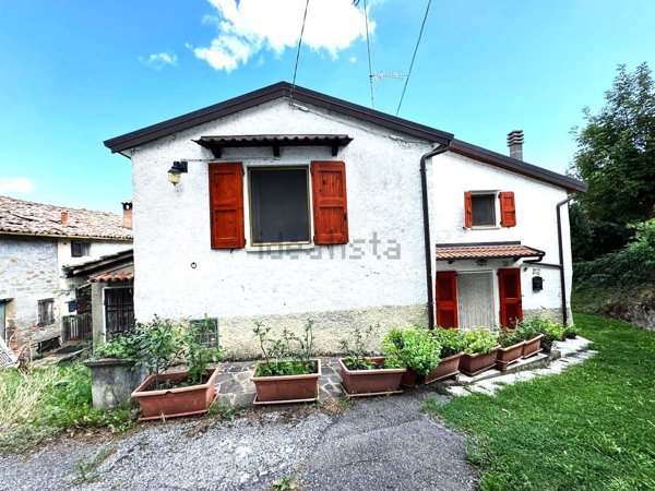 casa indipendente in vendita a Loiano in zona Quinzano