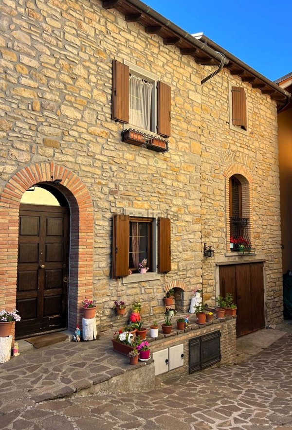 casa indipendente in vendita a Loiano in zona Quinzano