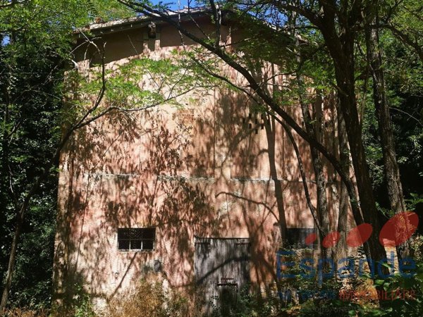 casale in vendita a Loiano in zona Sabbioni