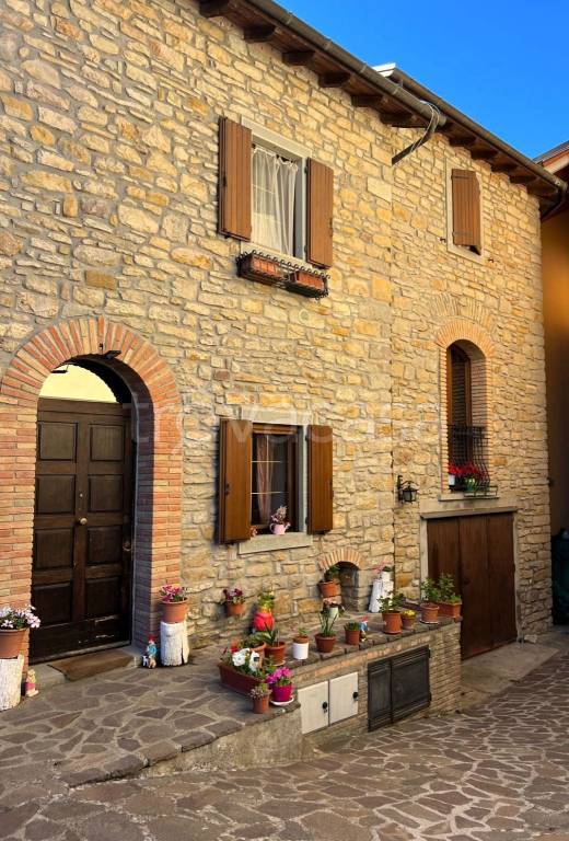 casa indipendente in vendita a Loiano in zona Quinzano