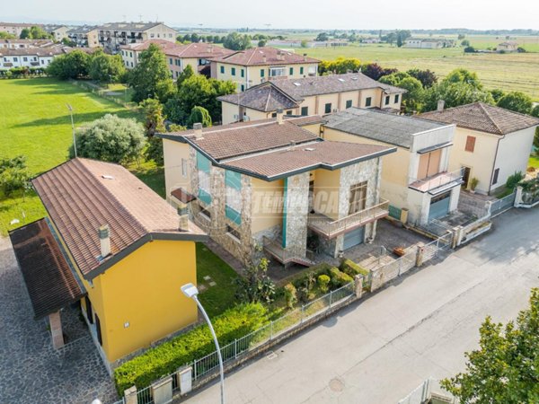 casa indipendente in vendita a Malalbergo in zona Altedo