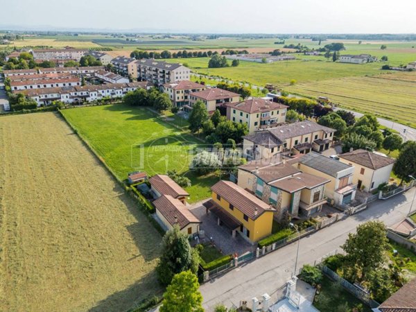 casa indipendente in vendita a Malalbergo in zona Altedo