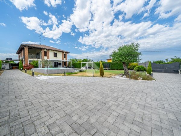 casa indipendente in vendita a Malalbergo in zona Altedo