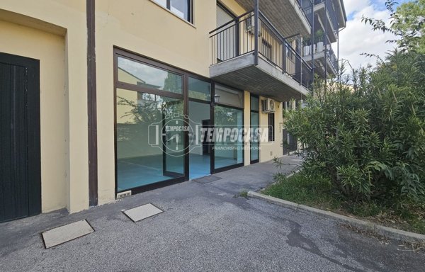 negozio in vendita a Malalbergo in zona Altedo