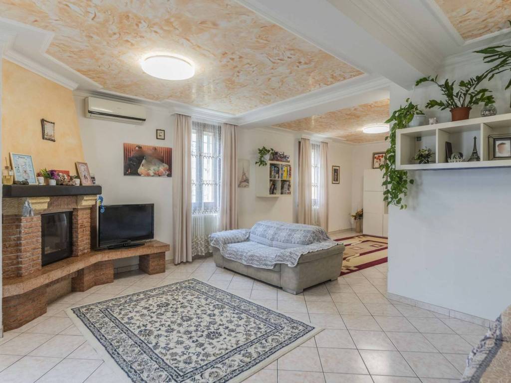 casa indipendente in vendita a Malalbergo in zona Altedo