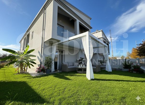 casa indipendente in vendita a Malalbergo in zona Pegola