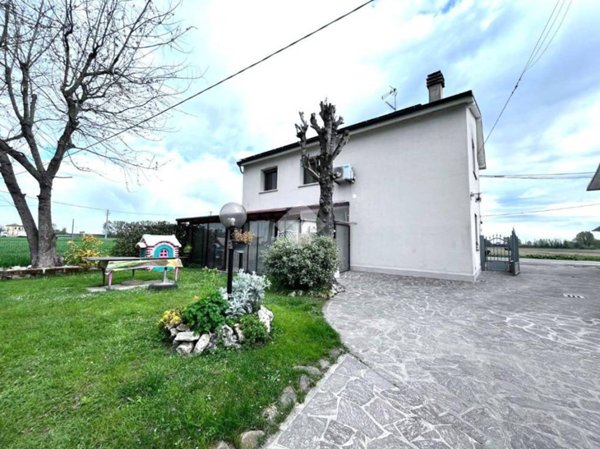 casa indipendente in vendita a Malalbergo in zona Altedo