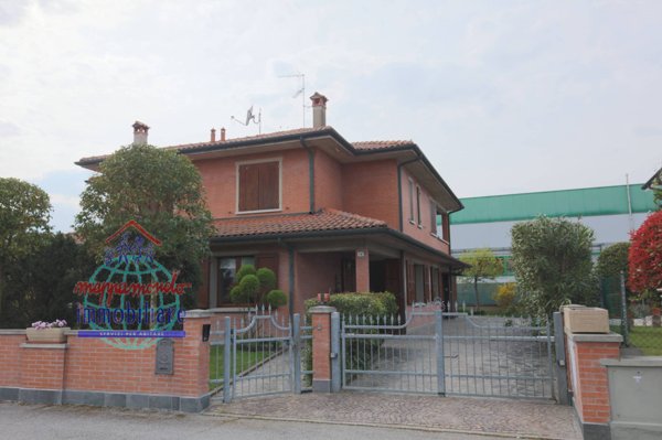 casa indipendente in vendita a Malalbergo in zona Altedo
