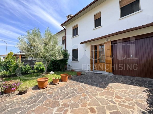 casa indipendente in vendita a Malalbergo in zona Altedo