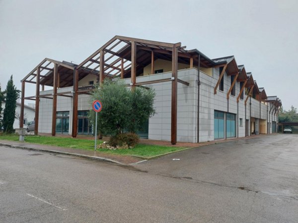 negozio in vendita a Medicina