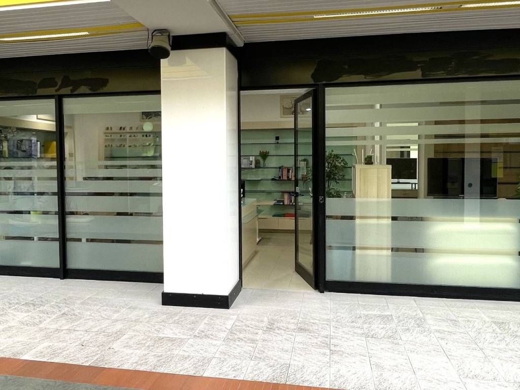 negozio in vendita a Medicina