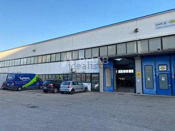 capannone in vendita a Medicina