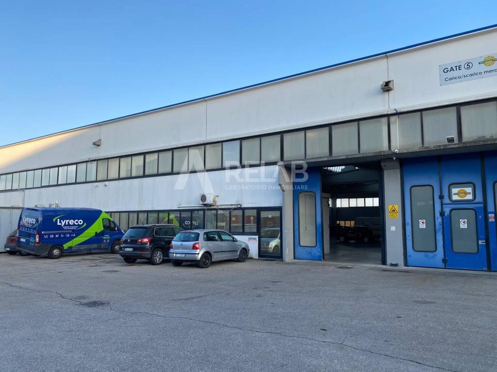 locale commerciale in vendita a Medicina