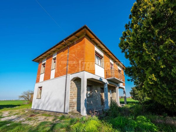 casa indipendente in vendita a Medicina