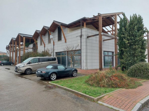negozio in vendita a Medicina