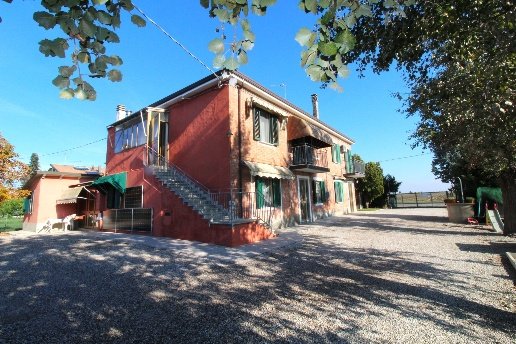 casa indipendente in vendita a Medicina