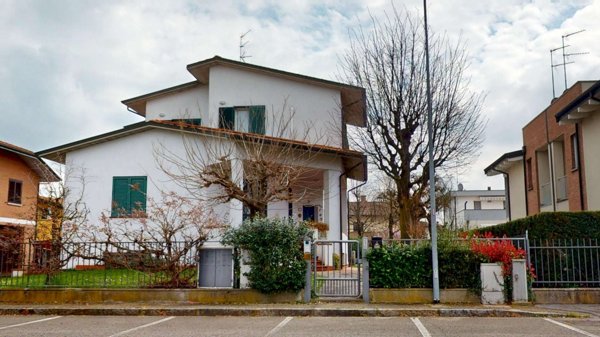 casa indipendente in vendita a Medicina