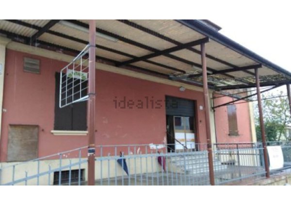 locale commerciale in vendita a Medicina