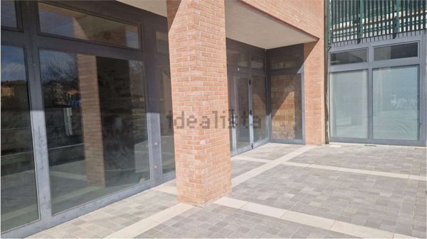 locale commerciale in vendita a Medicina