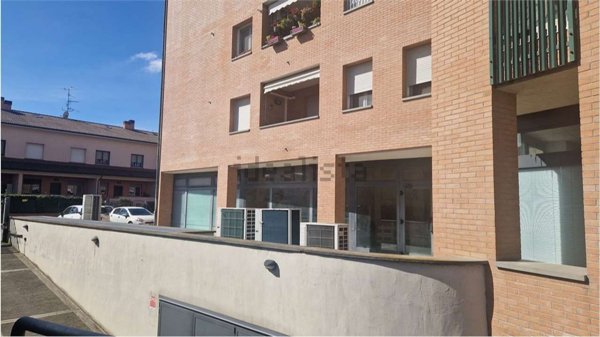 locale commerciale in vendita a Medicina