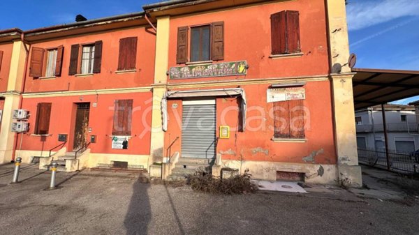 negozio in vendita a Medicina