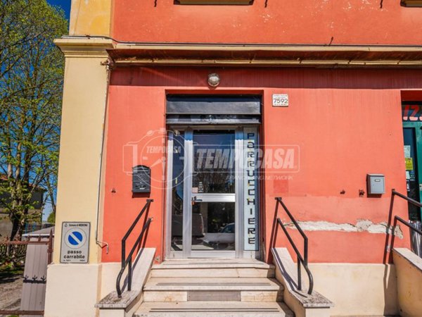 negozio in vendita a Medicina