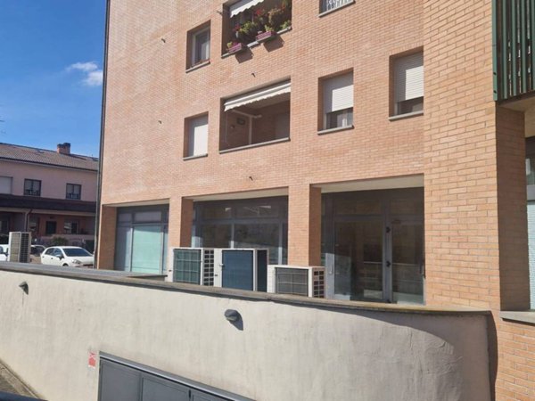 negozio in vendita a Medicina