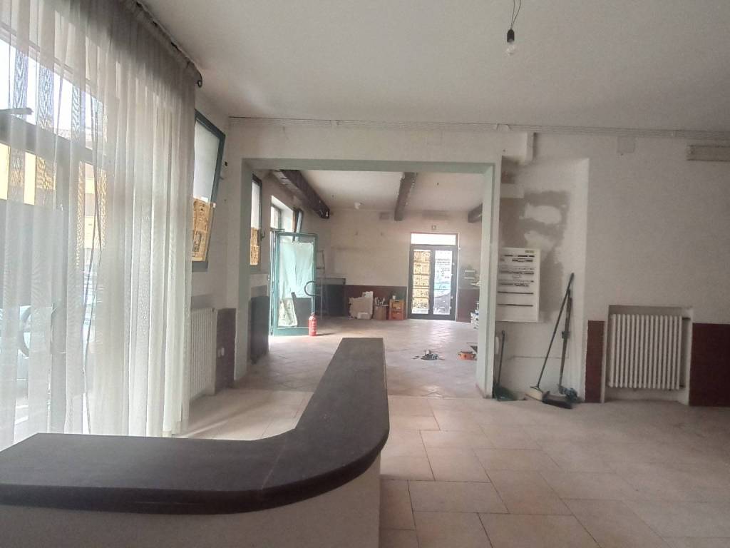 negozio in vendita a Medicina