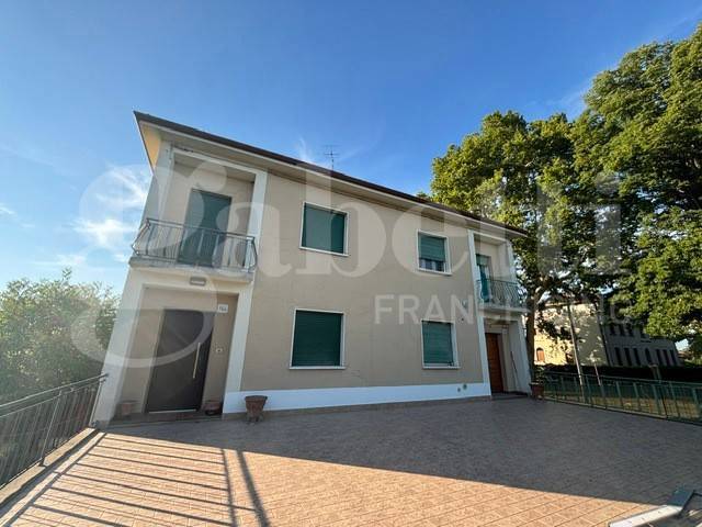 casa indipendente in vendita a Medicina