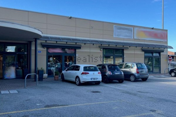 locale commerciale in vendita a Minerbio