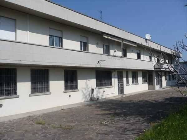 locale commerciale in vendita a Minerbio
