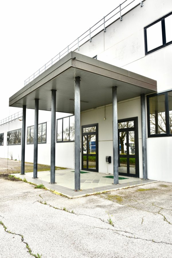locale di sgombero in vendita a Minerbio