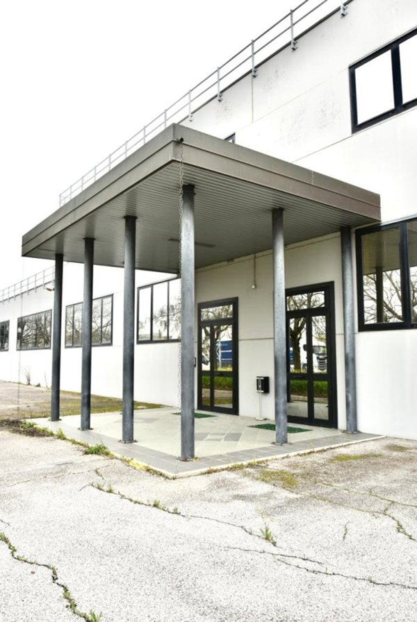 locale di sgombero in vendita a Minerbio