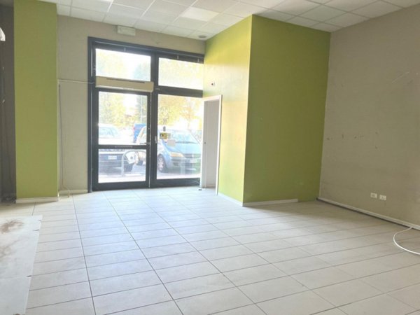 locale commerciale in vendita a Minerbio
