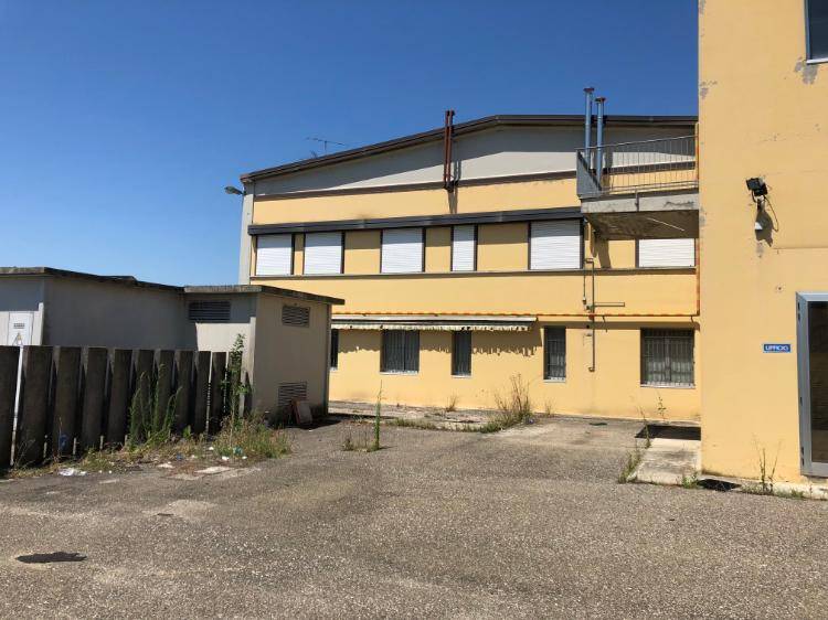 capannone in vendita a Molinella