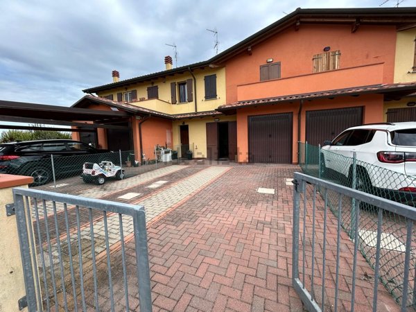 casa indipendente in vendita a Molinella in zona Marmorta