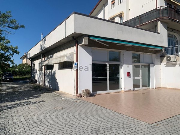 locale commerciale in vendita a Molinella
