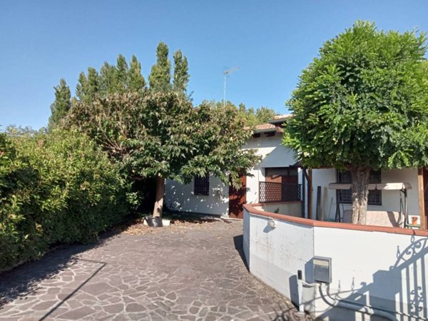 casa indipendente in vendita a Molinella in zona San Pietro Capofiume