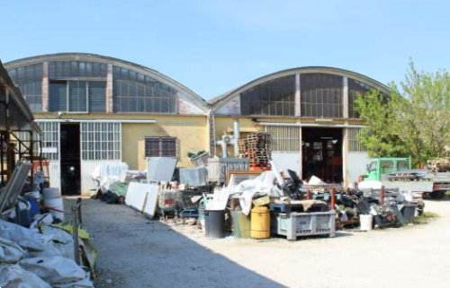 locale di sgombero in vendita a Molinella