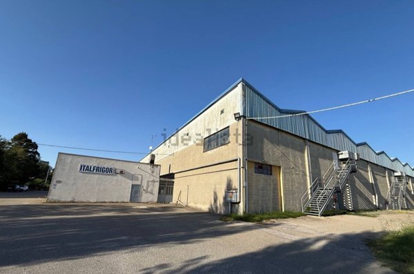 locale di sgombero in vendita a Molinella