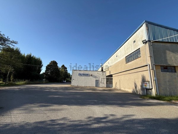 locale di sgombero in vendita a Molinella